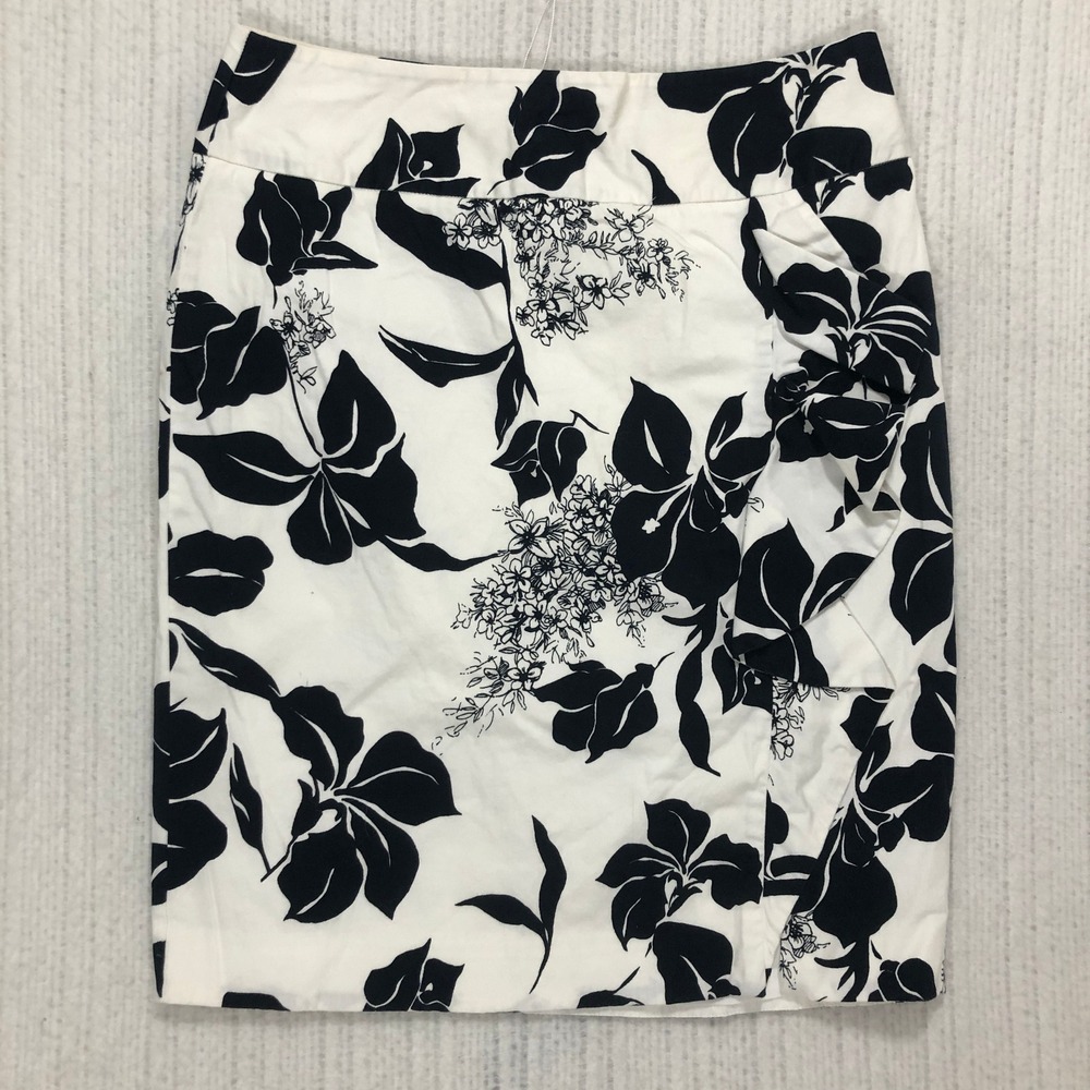 White House Black Market Floral‎ Ruffle Pencil Skirt Black White Size 8 RN111459